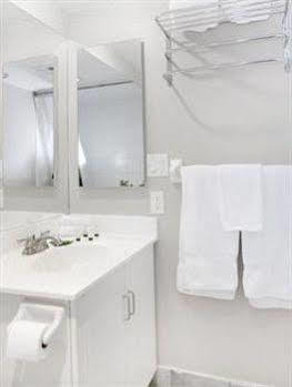 Royal Stays Suites - Blue Jays Way Toronto Exterior photo